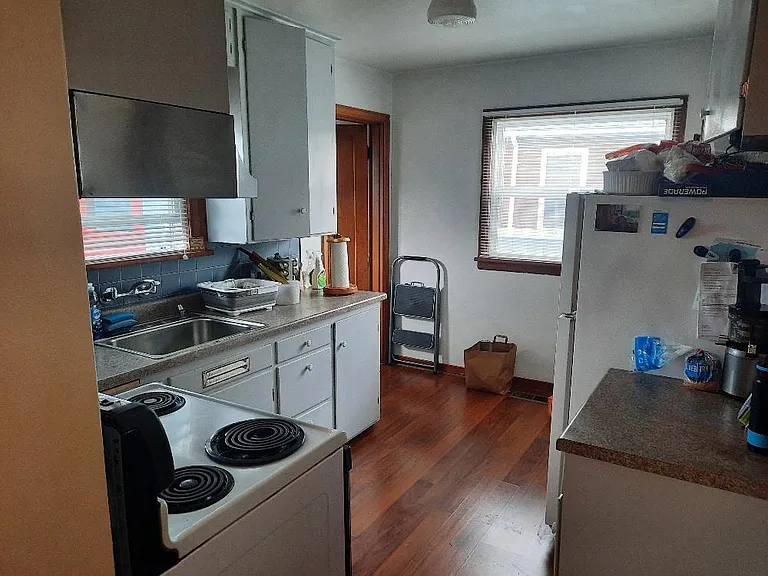 1889 NE Pacific Ave — Photo 5