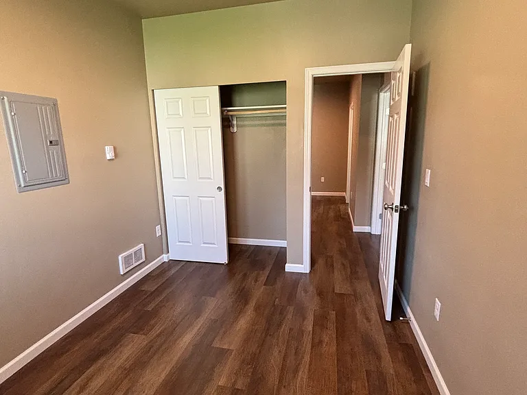 636 Hansen St SE #B — Photo 25