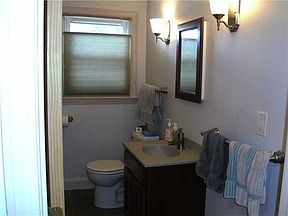 5th image of 40 Belcourt Ave