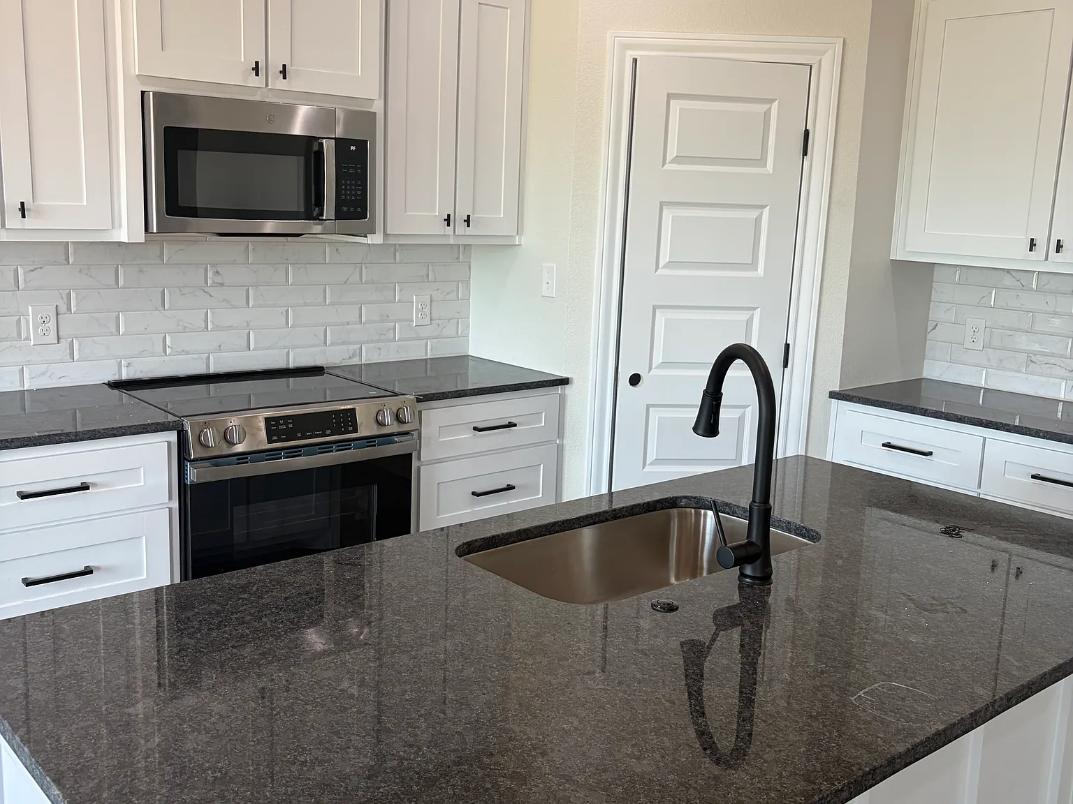 3 bed, 1573 sqft, $3,500 — Photo 4