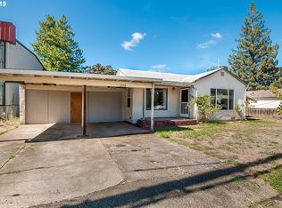 578 W Shenandoah St, Roseburg, OR 97471