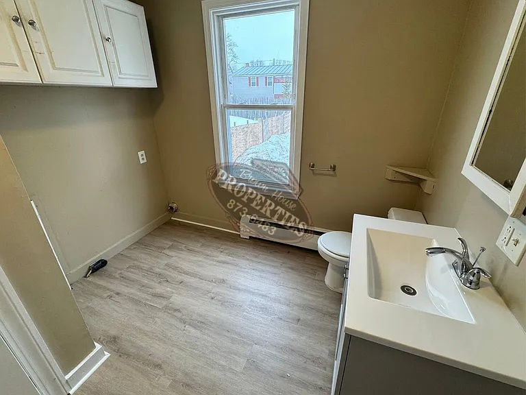 111 Kennedy Memorial Dr — Photo 10