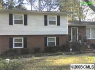 900 Bannister Pl, Charlotte, NC 28213