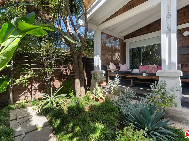 1613 Cabrillo Ave — Photo 2