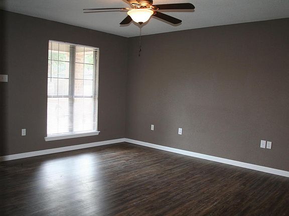 4th image of 806 Walnut