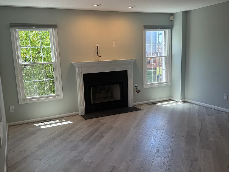 8148 Chester Pkwy — Photo 15