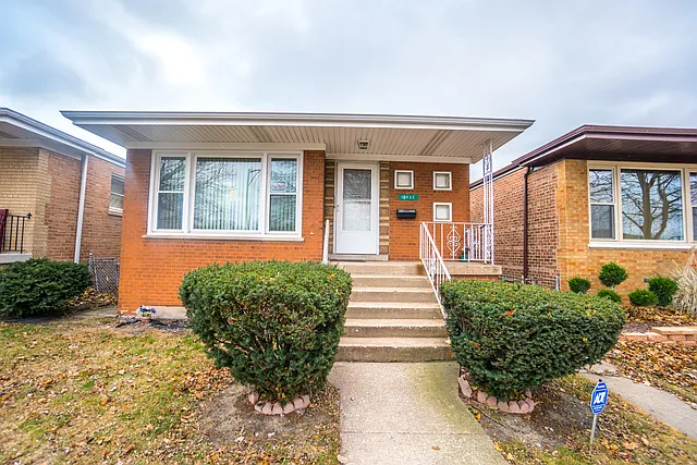 10945 S Mackinaw Ave photo 1
