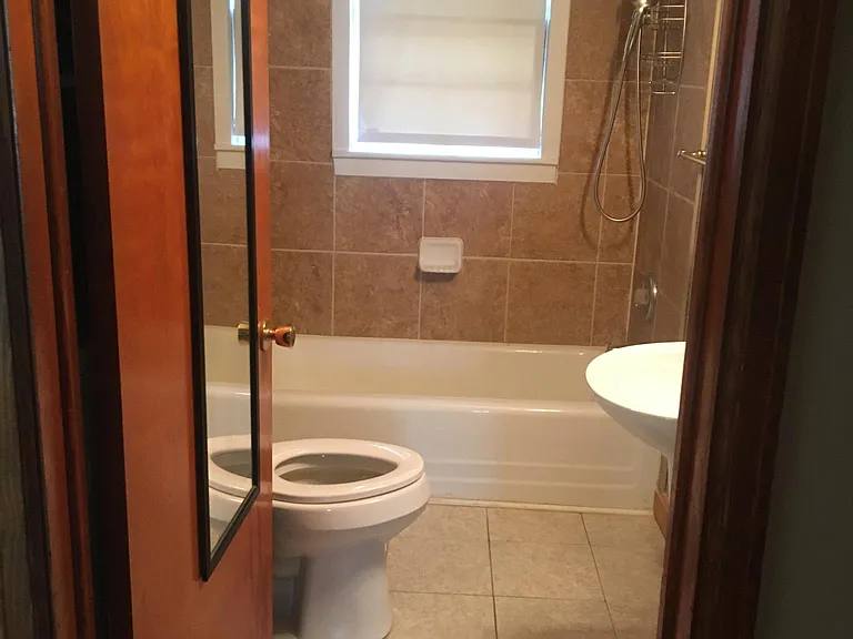 203 Bernard St — Photo 9