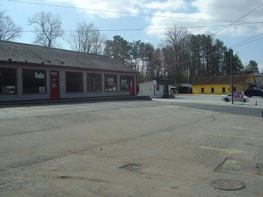 2nd image of 1615 Atlanta Hwy