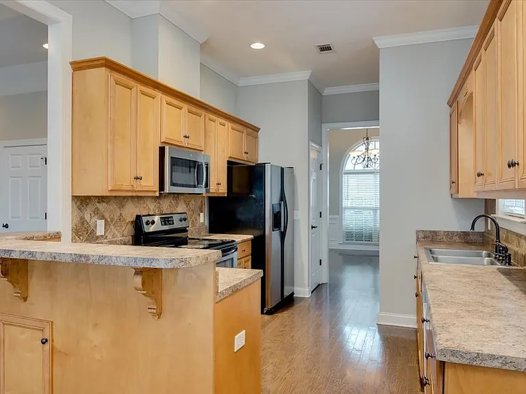 2507 Grier Cir — Photo 2