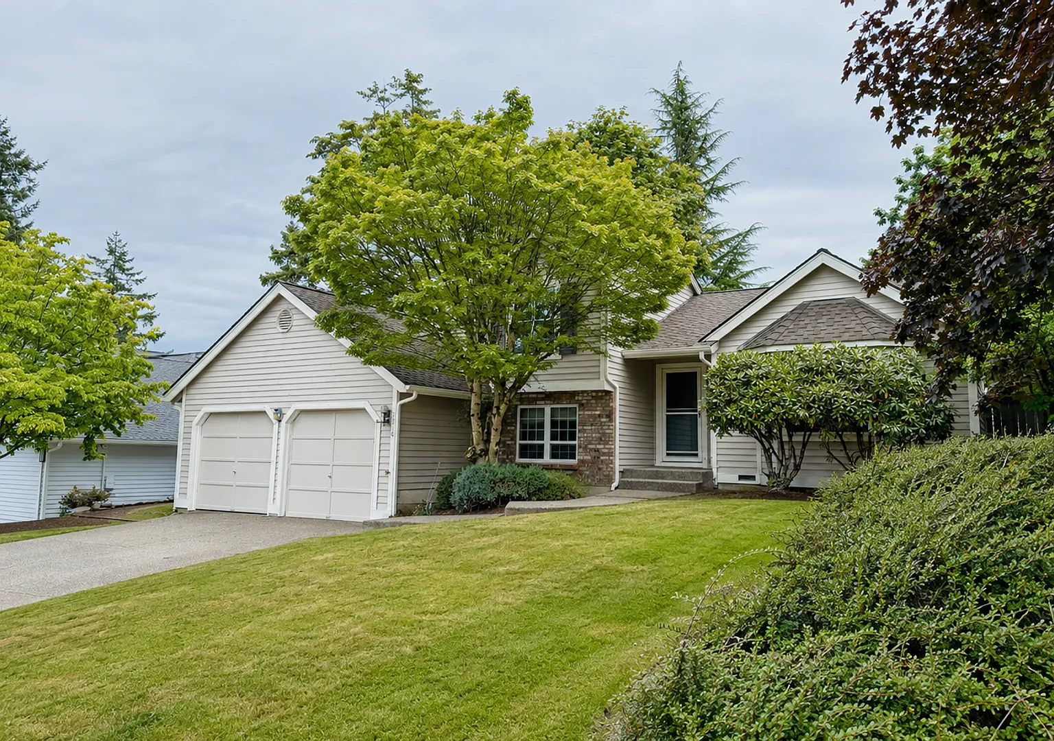 Private Summer Ridge Retreat with Vaulted Ceilings & Fenced Backyard — Photo 1