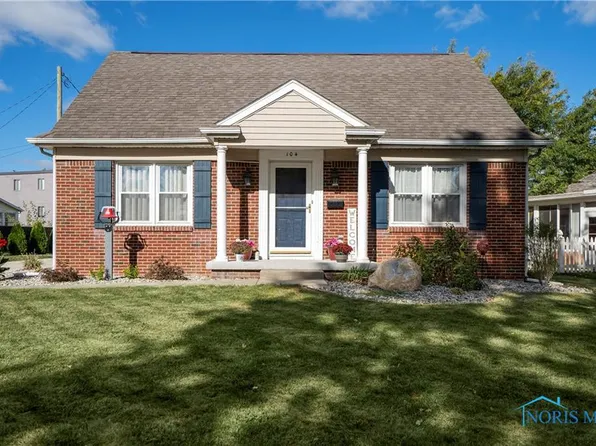 104 Rossway Ave, Rossford, OH 43460
