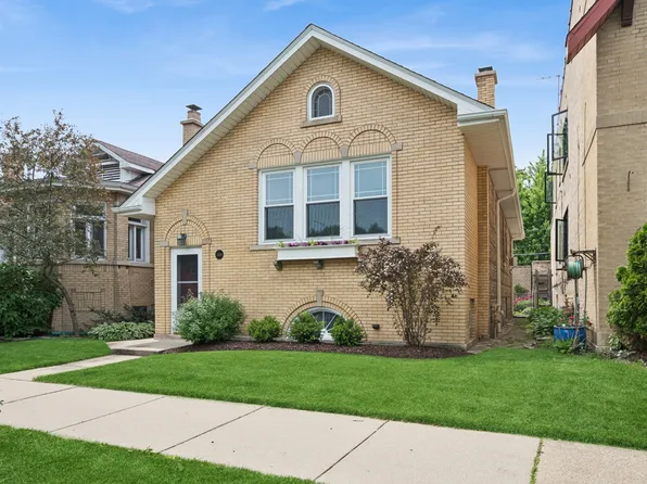 7448 N Rockwell St, Chicago, IL 60645