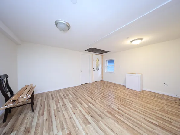 76 Simonson Avenue image 8 of 21