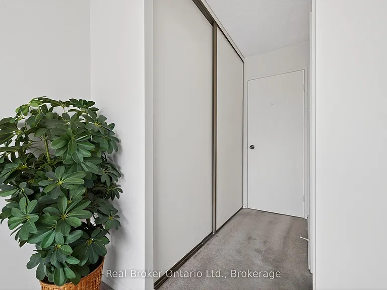23 Woodlawn Rd E #811 — Photo 30