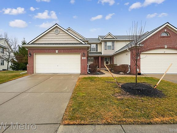 3rd image of 4668 Summer Ridge Dr