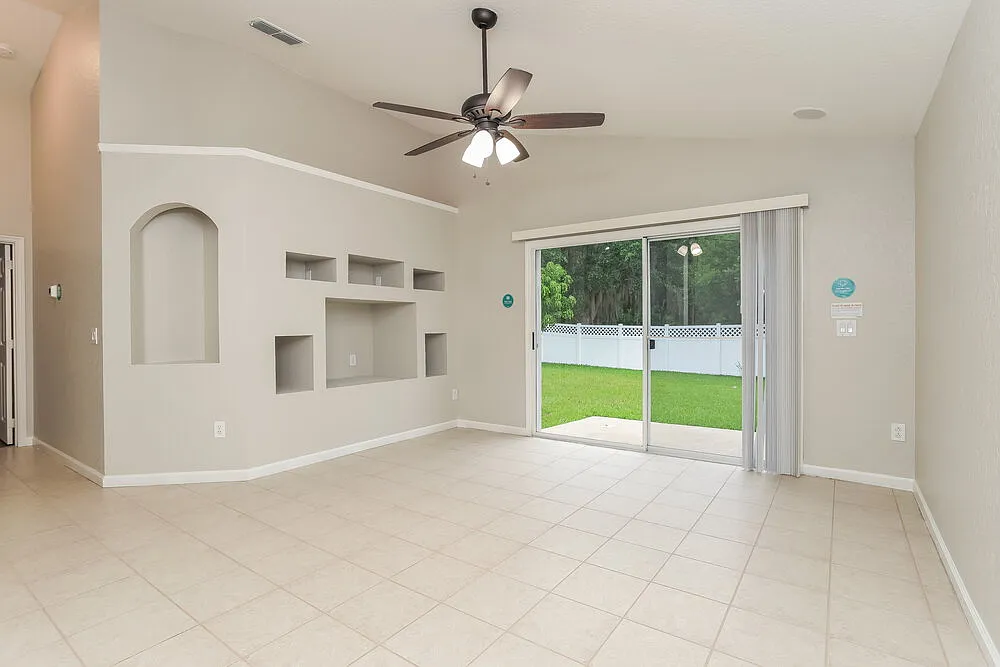 3 bed, 2.0 bath, 1894 sqft, $4,340 — Photo 4