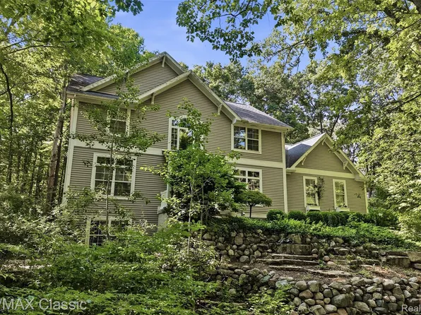 6303 Ridge Hollow Ln, Davisburg, MI 48350
