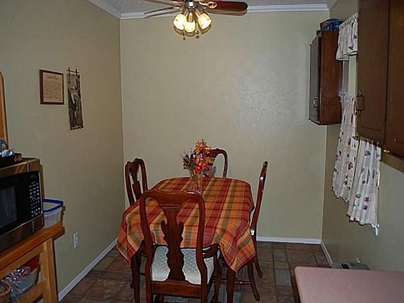 3rd image of 805 Monticello Ct