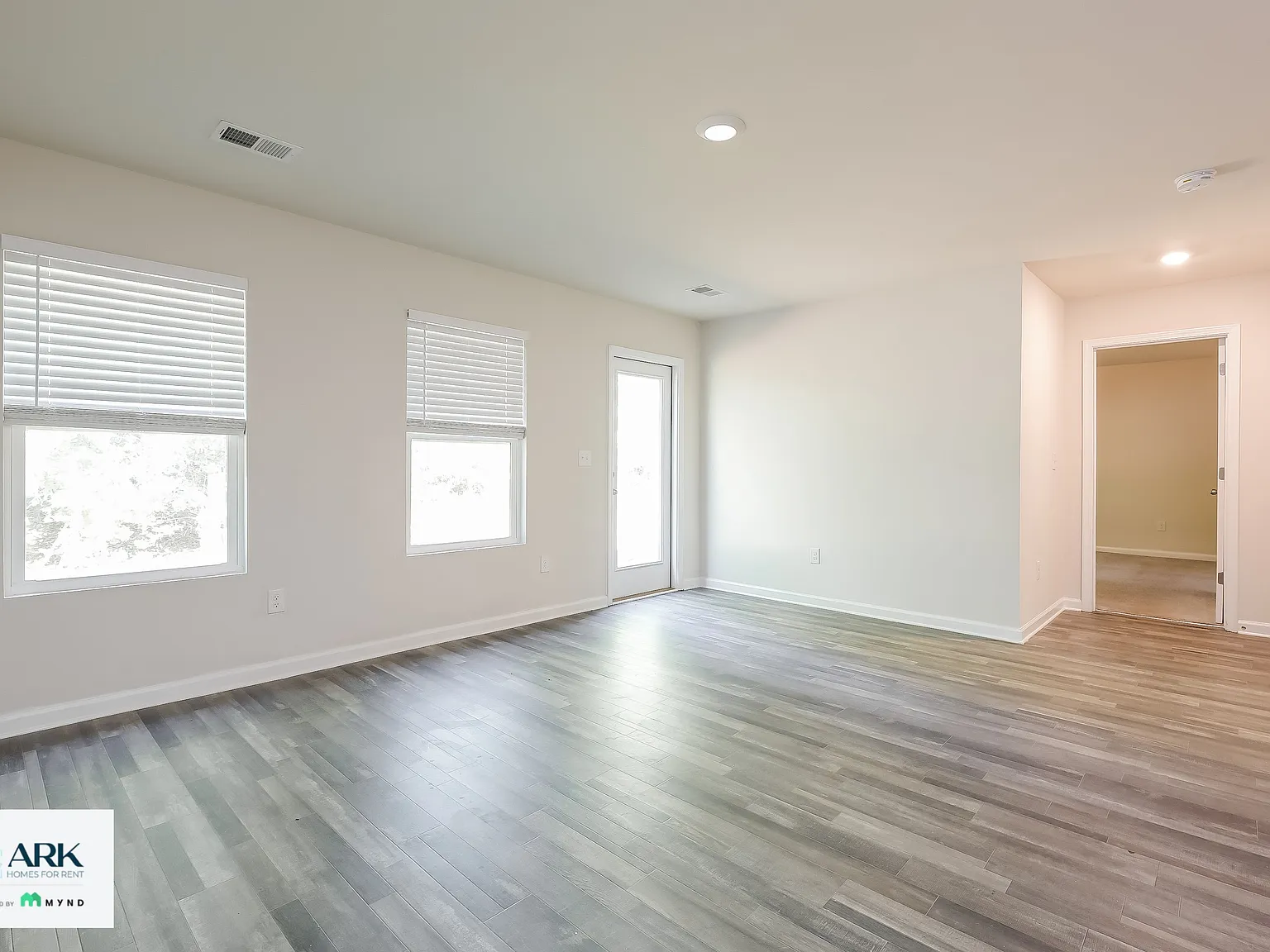 4 bed, 2.0 bath, 1400 sqft, $1,649 — Photo 4