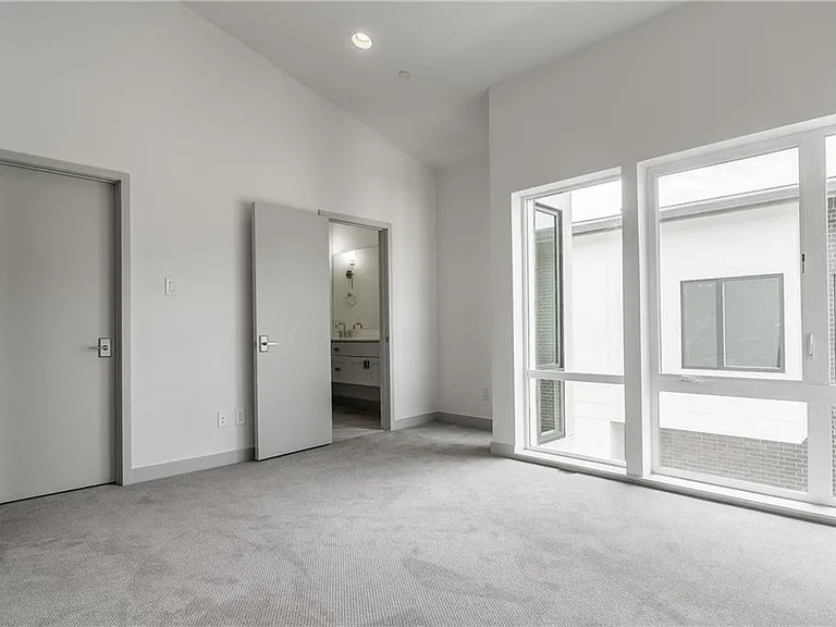2290 N Fitzhugh Ave #20 — Photo 12
