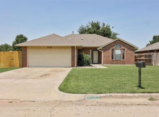 1009 NW 18th St, Moore, OK 73160
