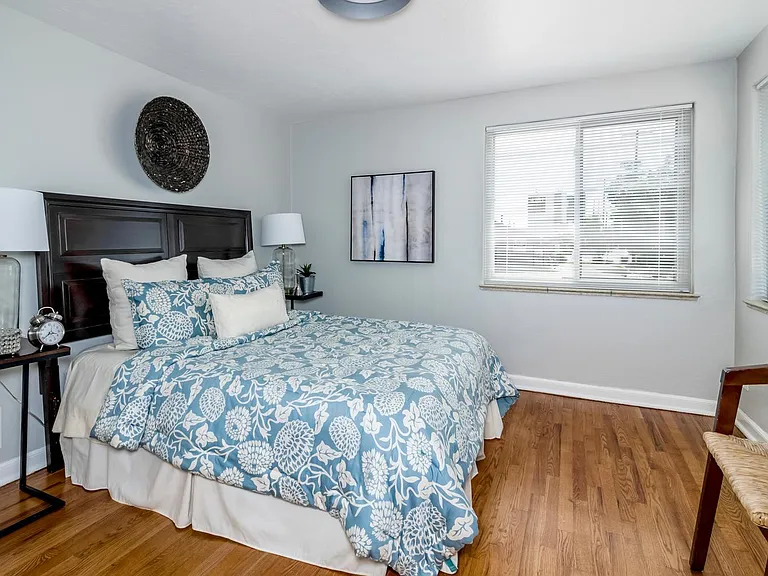 1284 S Harrison St — Photo 14