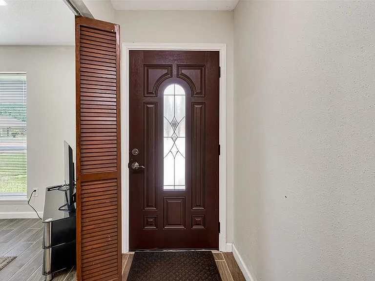 13615 Lynnwood Ln — Photo 5