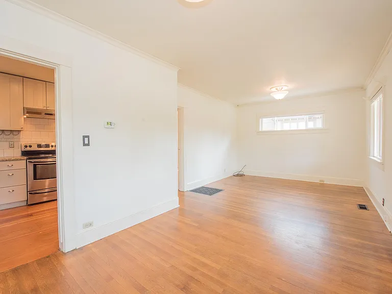 6302 SE 49th Ave — Photo 8