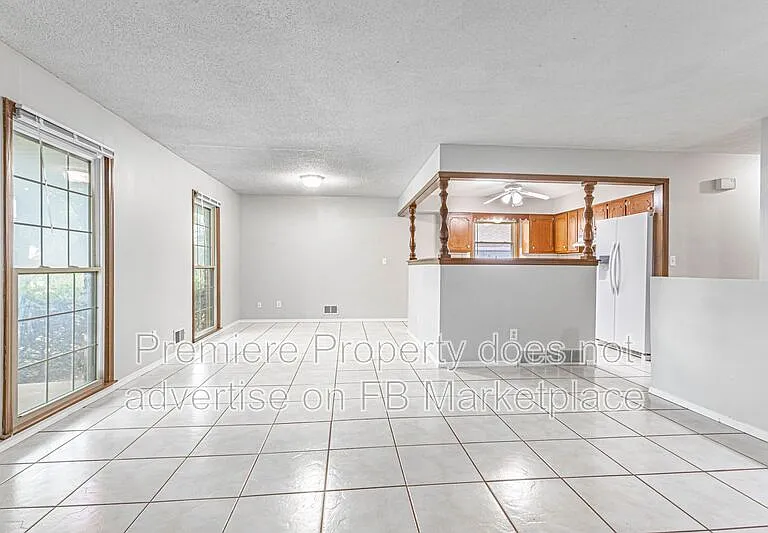 4327 Sterling Ave — Photo 3