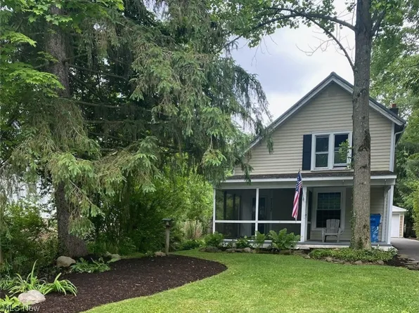 7117 Cedar St, Chagrin Falls, OH 44022