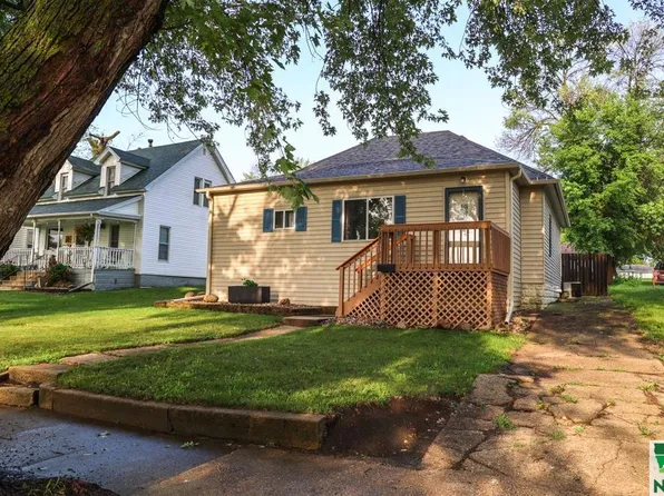 205 S 8th St, Cherokee, IA 51012
