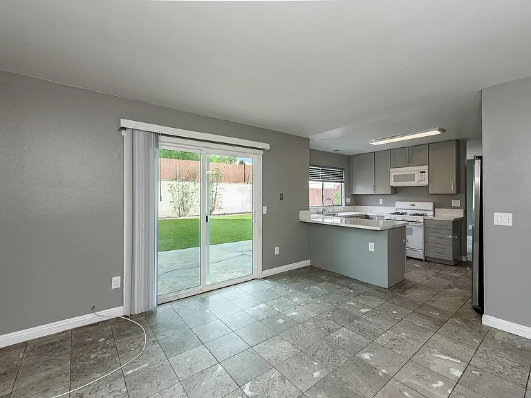 1045 Fuchsia Ln — Photo 8