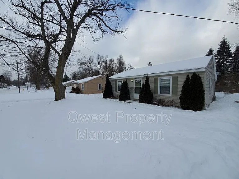 1647 Mason St NE — Photo 1