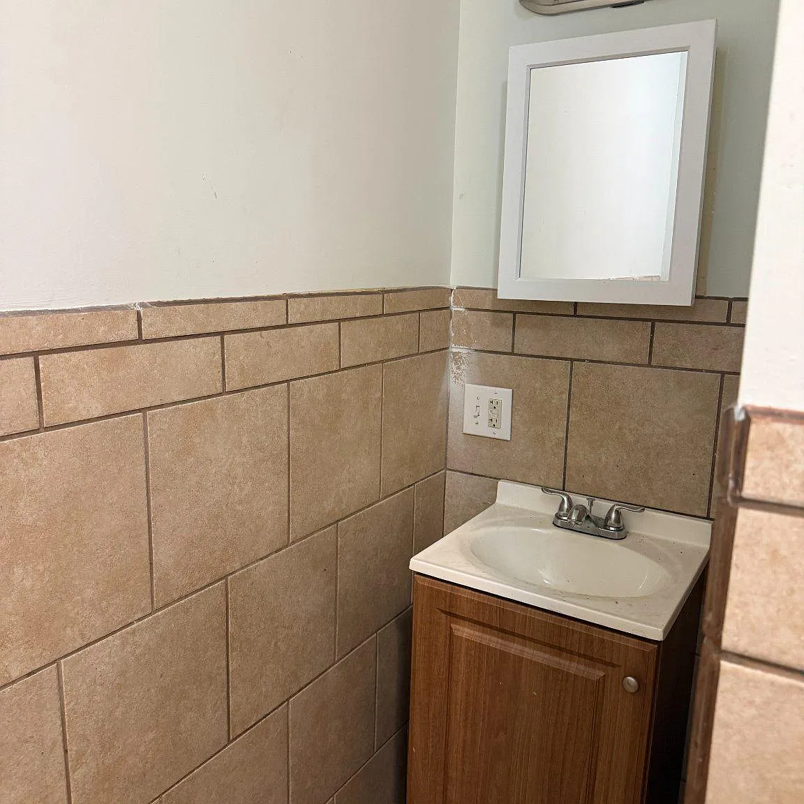 5 bed, 3.0 bath, 2025 sqft, $2,553 — Photo 4