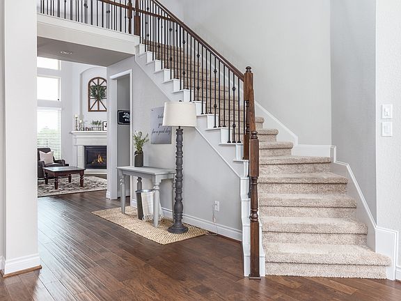 Two story entry way