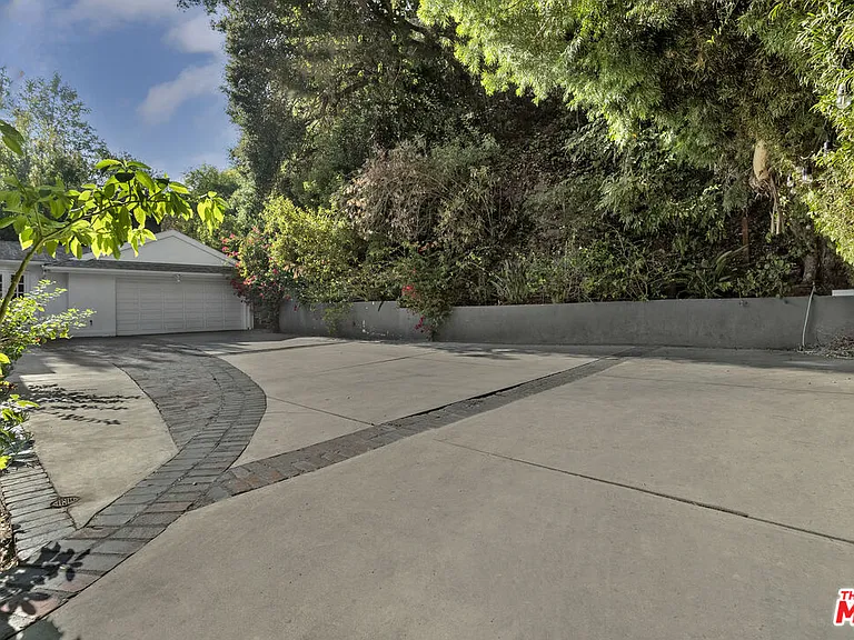 2761 Hutton Dr — Photo 5