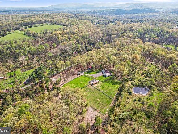 3rd image of 529 McGlaughlin Rd