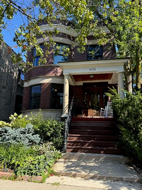2 bed, 1.5 bath, 1100 sqft, $3,200 — Photo 2