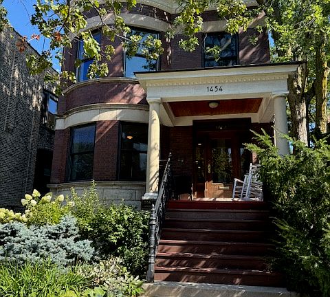 2nd image of 1454 W Farragut Ave