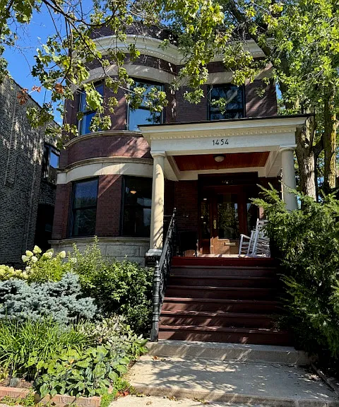 1454 W Farragut Ave — Photo 2