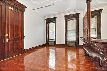 Rented by R New York