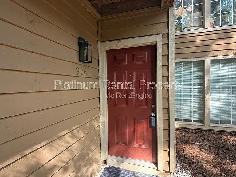 906 Country Park Dr SE — Photo 4
