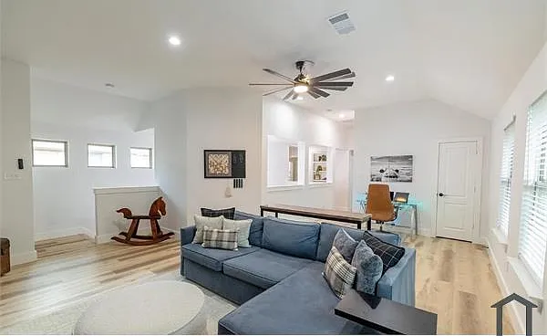 655 Pondview Dr — Photo 8