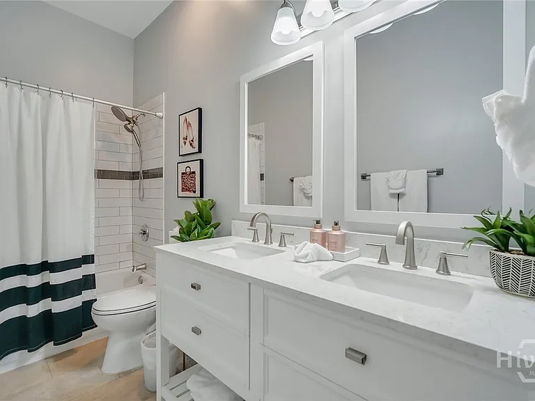 321 W 31st St #1 — Photo 9