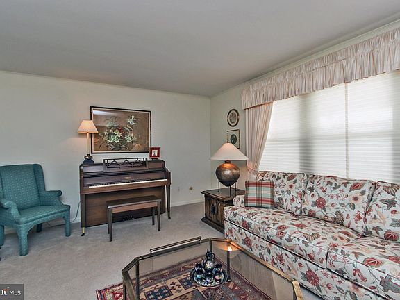 3rd image of 2050 Cottonwood Dr