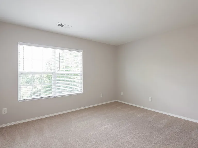 2118 Buckleigh Dr — Photo 13