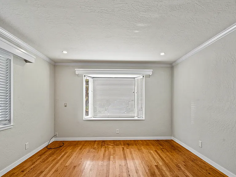 1087 Lariat Ln — Photo 15
