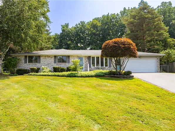 72 Woodsmoke Ln, Rochester, NY 14612