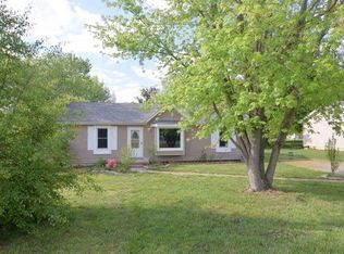 302 Cunningham Ln, Clarksville, TN 37042